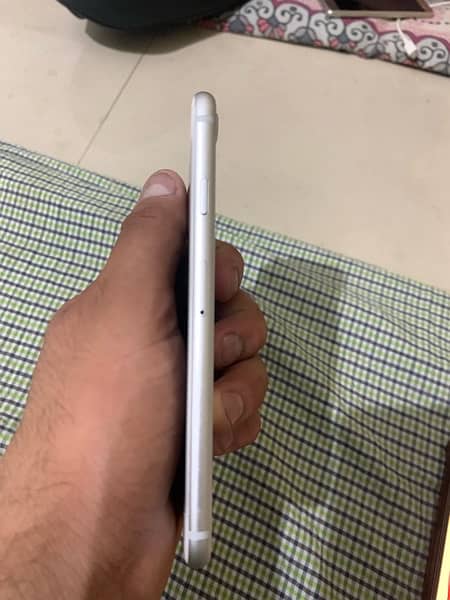 iphone 8/ 64gb /white color/PTA approved 5