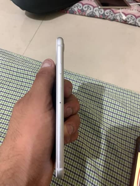 iphone 8/ 64gb /white color/PTA approved 7