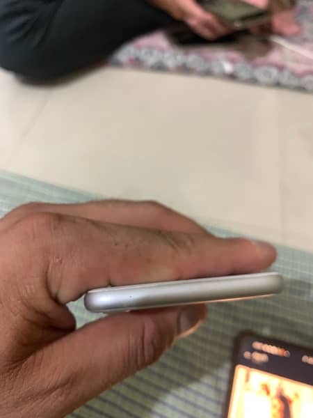 iphone 8/ 64gb /white color/PTA approved 9