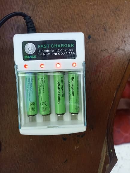 AA / AAA Battery Charger | 4 Slots 1