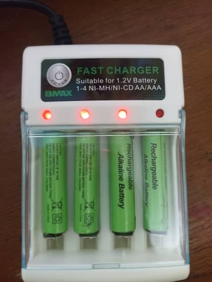 AA / AAA Battery Charger | 4 Slots 3