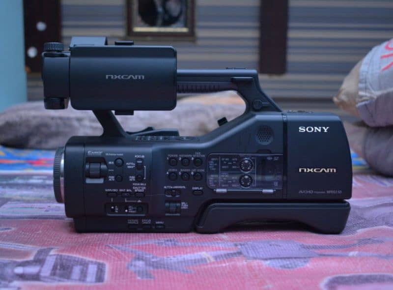 Sony Movie Cammera APS-C Sensor 1