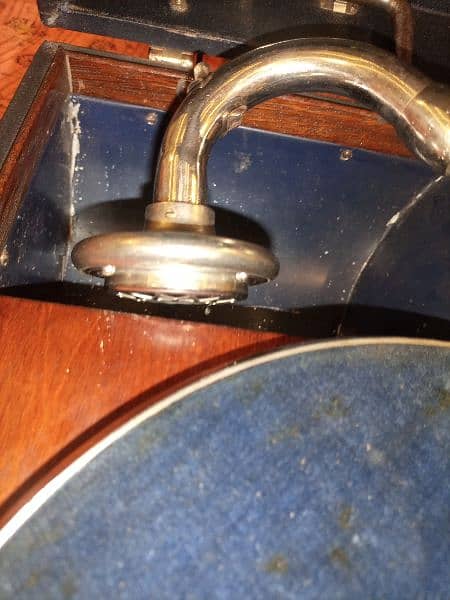 Meritone Gramophone in Full Working Condition to Play 78 RPM Records. 11