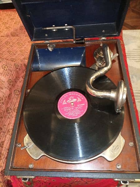 Meritone Gramophone in Full Working Condition to Play 78 RPM Records. 13