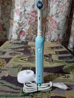 ORIGINAL ORAL B PROFESSIONAL CARE 550 RECHARGABLE ELECTRIC TOOTH BRUSH 0