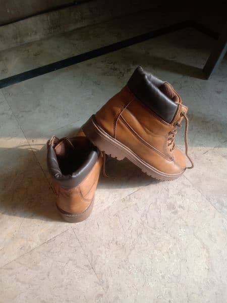 Branded digger shoes 4