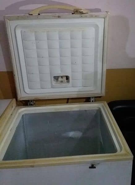 freezer(cooling very good)for sale available in baraf Khana chowk 2