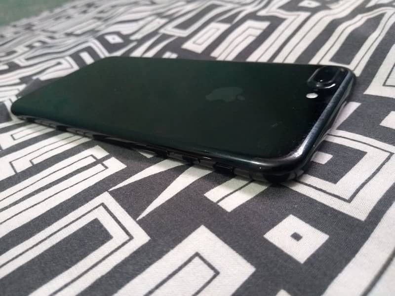 i phone 7 plus mint condition contact me only on whatsapp 1