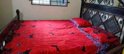 THIS IS A BED FOR 2 PERSON BED WITH 2 CHAIRS AND DARASAN TABLE 0