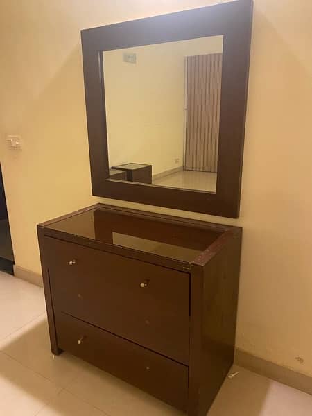 Dresser with mirror 0