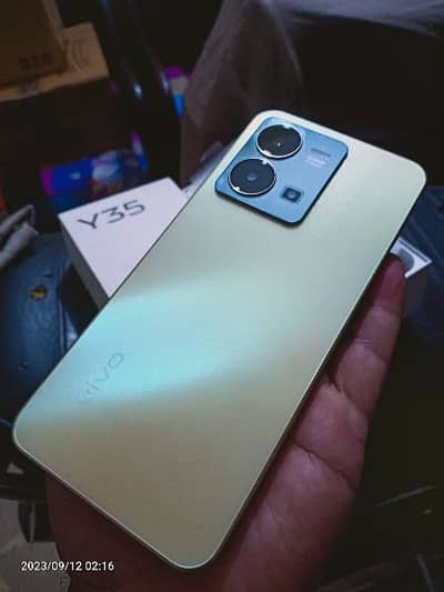 Vivo Y35, 8/128 in 4.5 months waranty with cmplt box