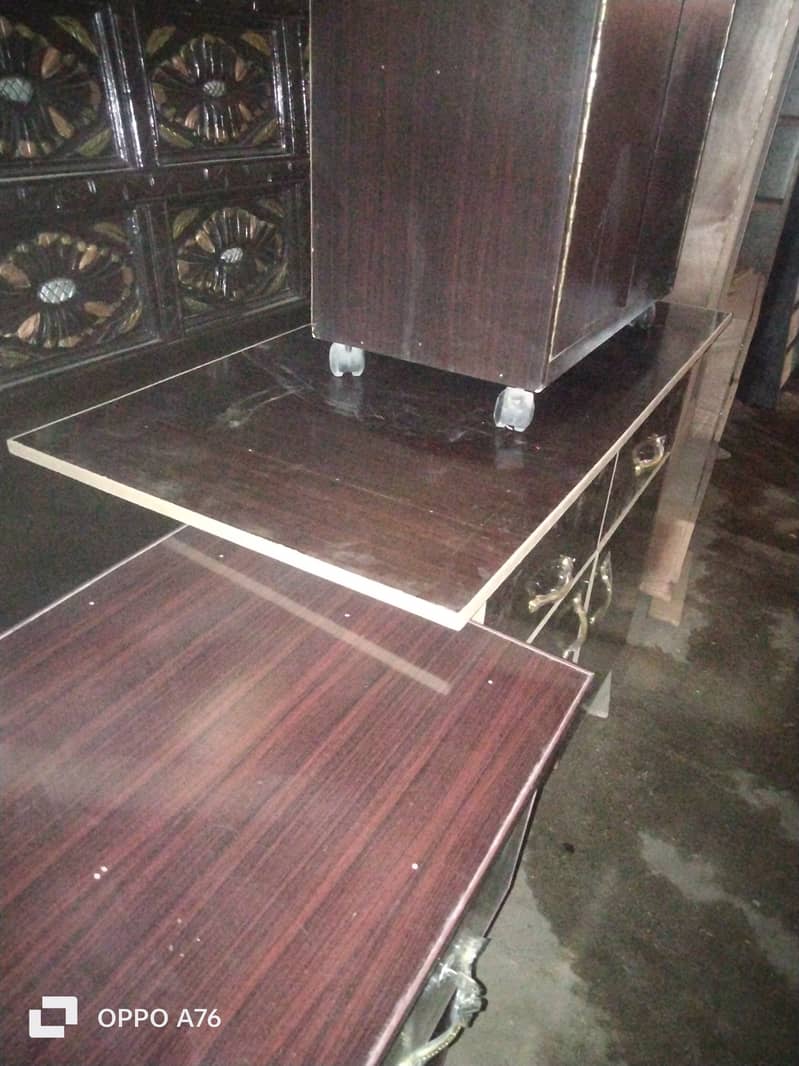 Istri table for sale 1