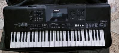 Yamaha PSR E 453 almost Brand New condition