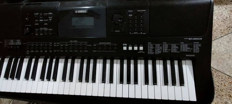 Yamaha PSR E 453 almost Brand New condition 2