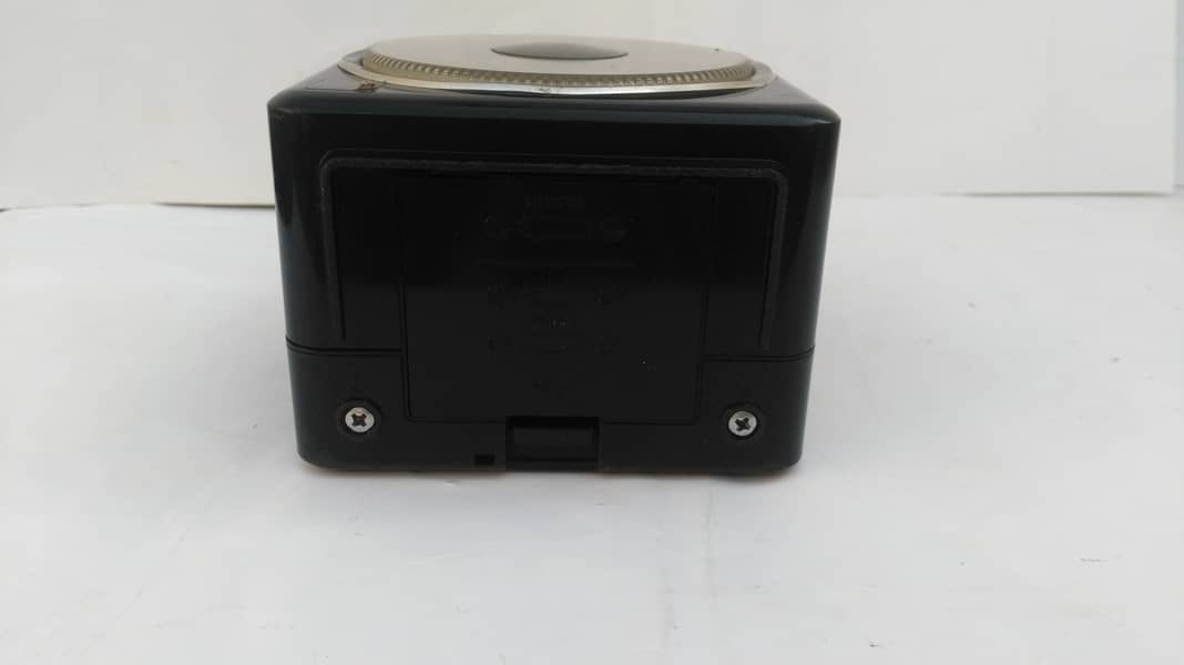 Sony FM/AM Clock Radio ICF-A10W (Vintage) 2