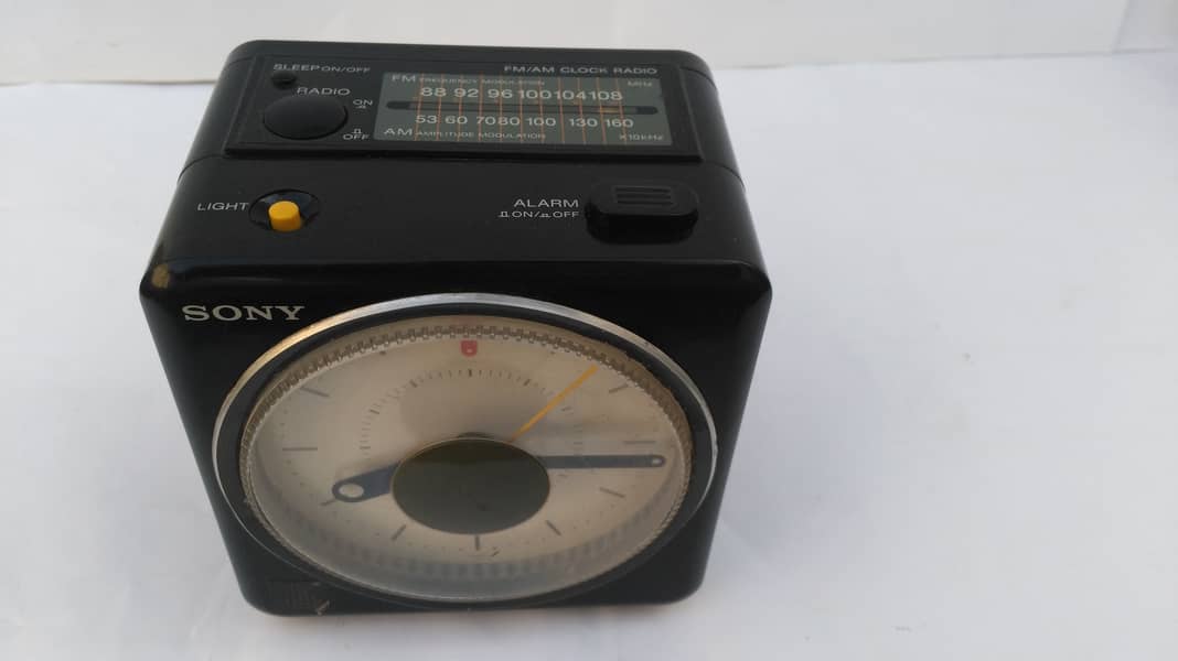 Sony FM/AM Clock Radio ICF-A10W (Vintage) 3