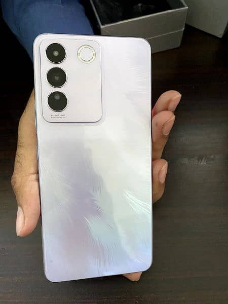 Vivo v27e (8+256) Purple Color 4