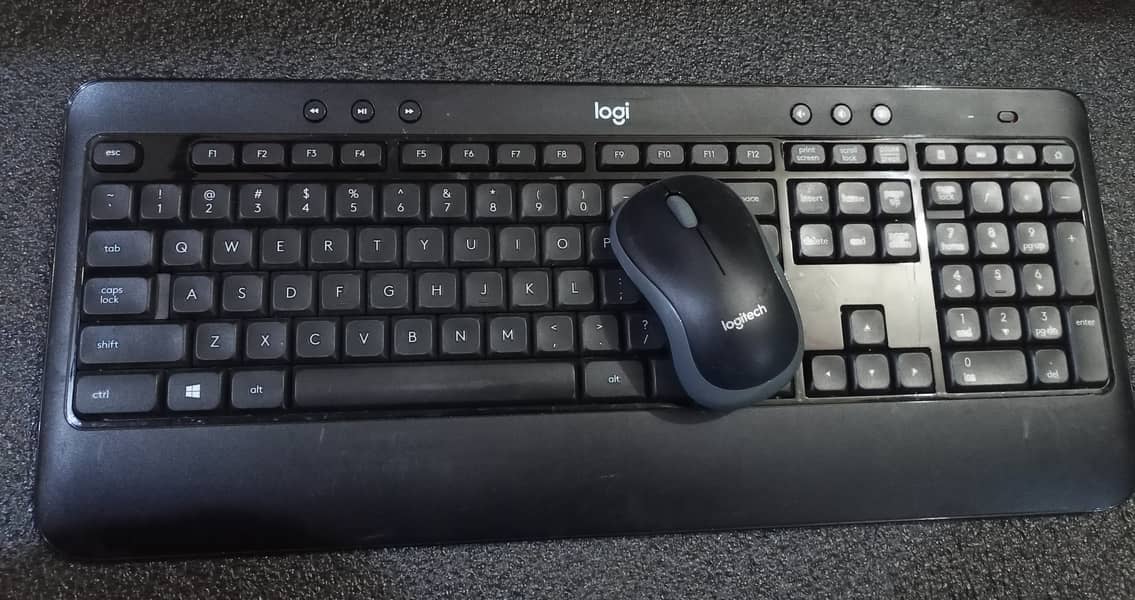 Logitech Wireless keyboard Mouse Combo 4