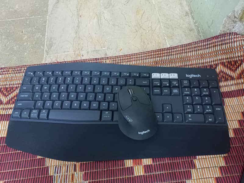 Logitech Wireless keyboard Mouse Combo 10