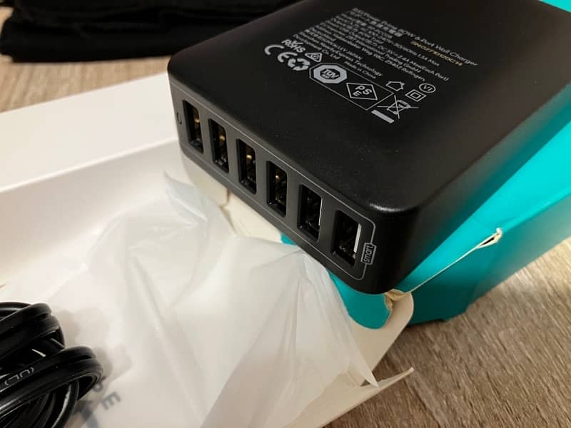 RavPower 60W 6-Port USB wall charger 4