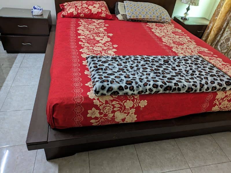 bed set in good condition 3