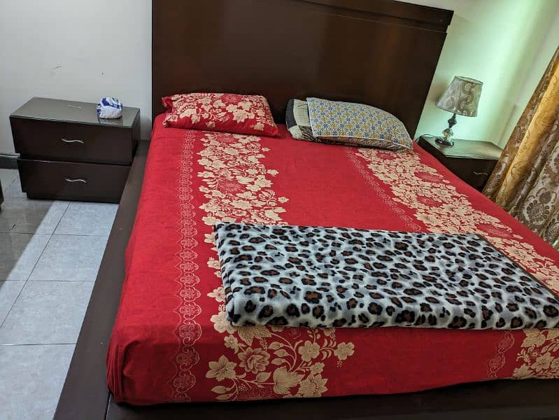bed set in good condition 4