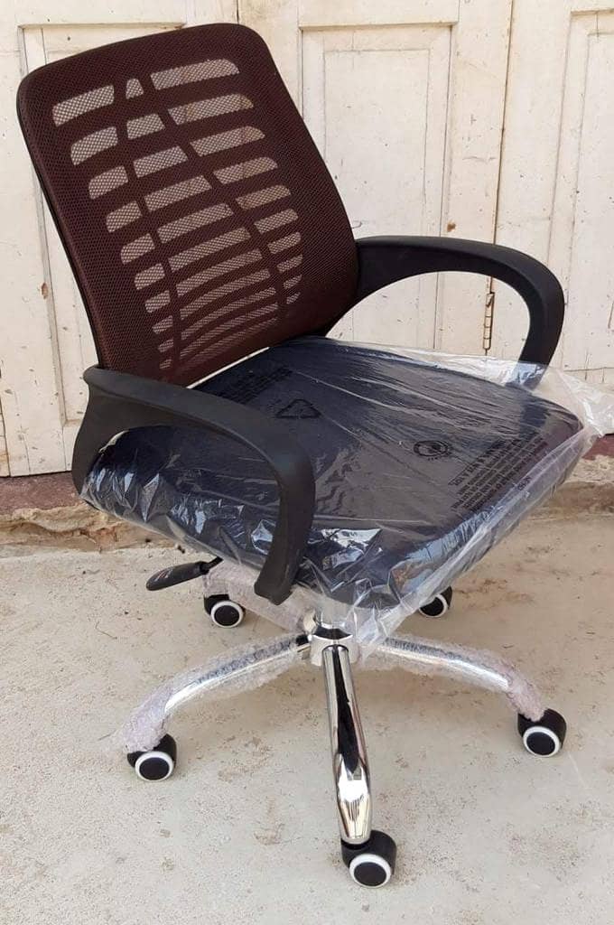low back imported executive revolving office chair in karachi 9
