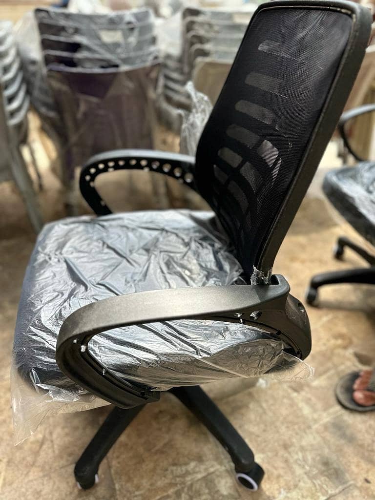 low back imported executive revolving office chair in karachi 14