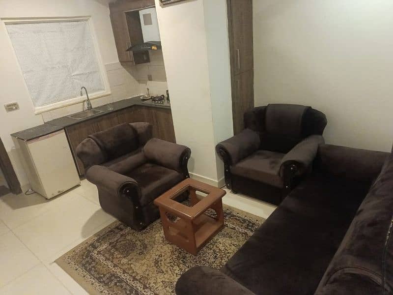 Daily basis short time beautiful furnished apartment available 4
