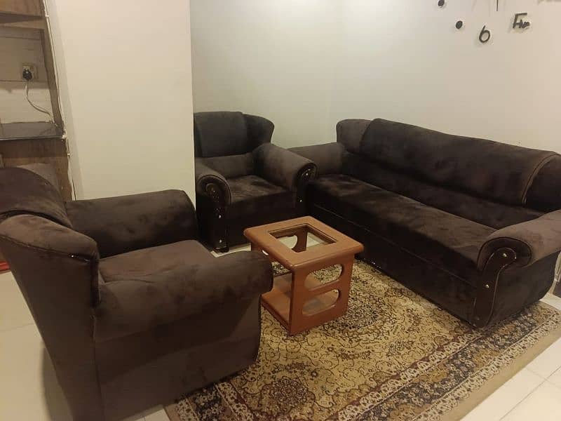 Daily basis short time beautiful furnished apartment available 5