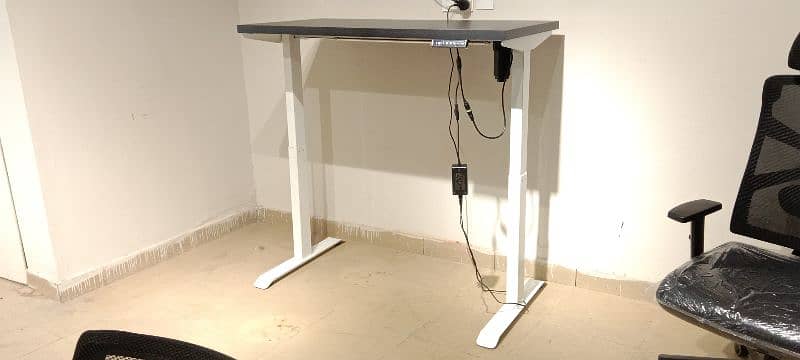 Electric table/height adjustable table/standing desk 8