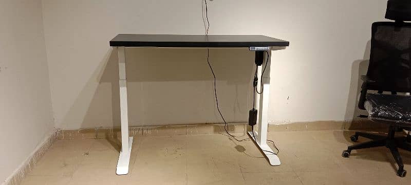 Electric table/height adjustable table/standing desk 12