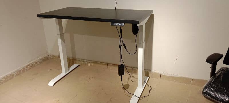 Electric table/height adjustable table/standing desk 14