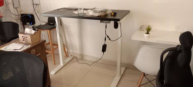 Electric table/height adjustable table/standing desk 15