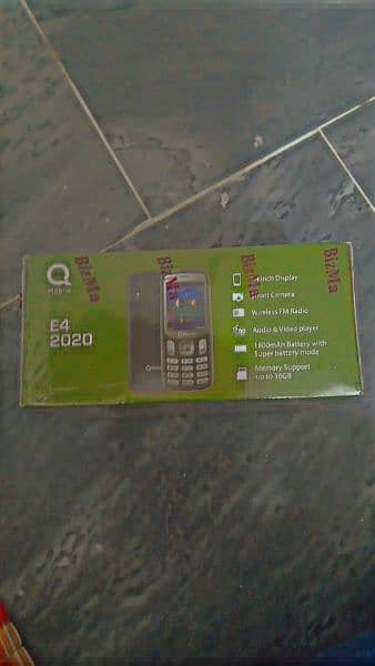 Q Mobile E4 2020 2