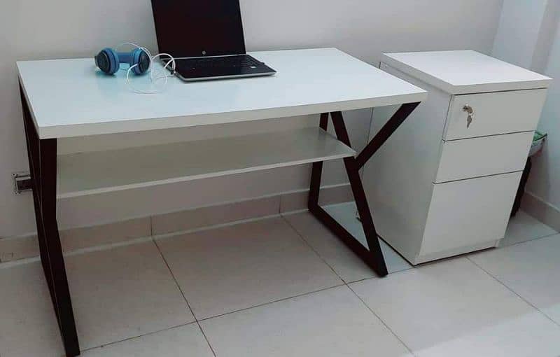 Workstation 8000rs per person , Office Furniture, Employee Tables 5