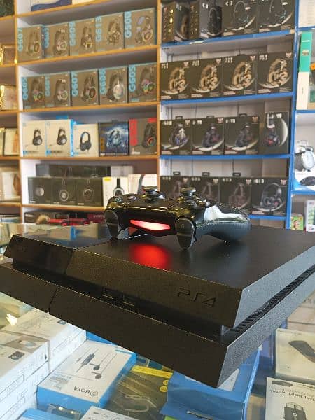 Playstation 4 500Gb in Jet black color ,PS4 fat 500Gb 0