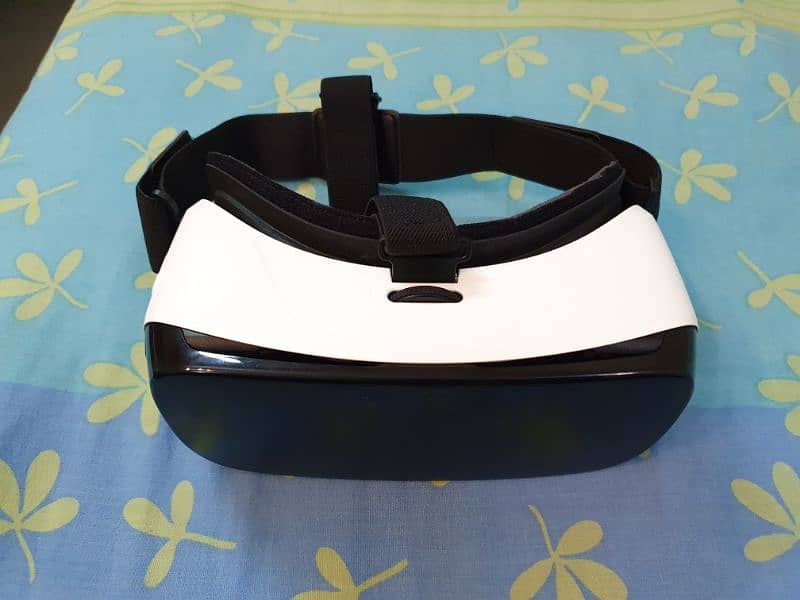 Samsung Gear VR Headset 1