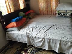 1 Double bed with 2 side tables:: Direct Owner