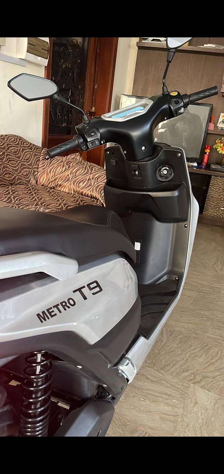 Metro T9 electric scooter 1 charge 105 Km drive 3