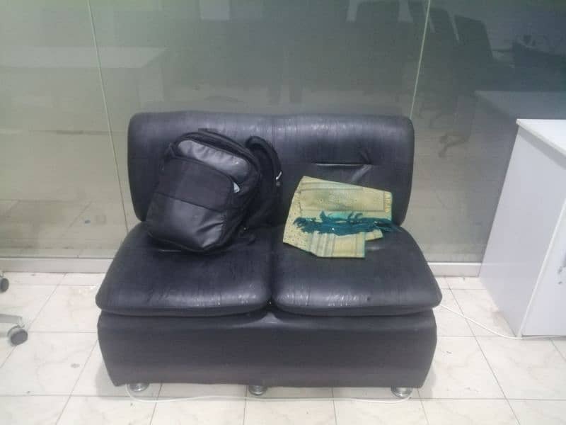 Great Quality Office Chairs and other furniture Available 5