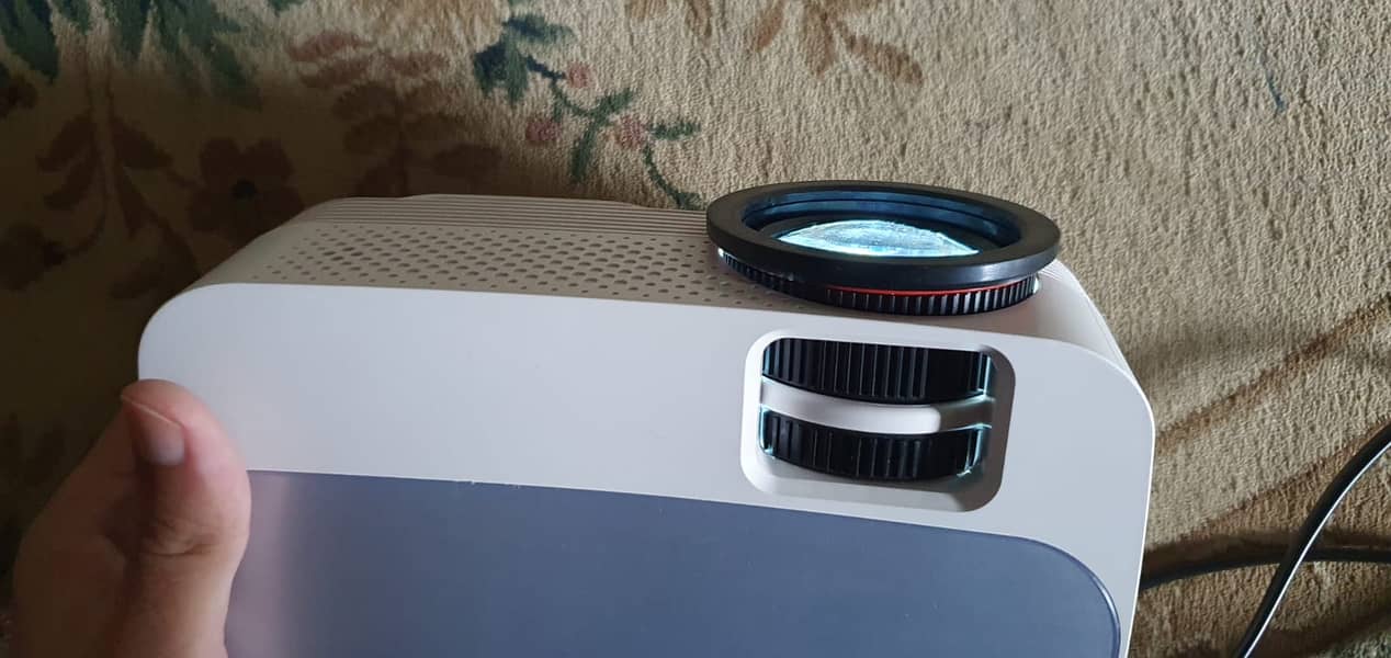 Brand new wifi projector for sale whatsapp only 03198614614 13