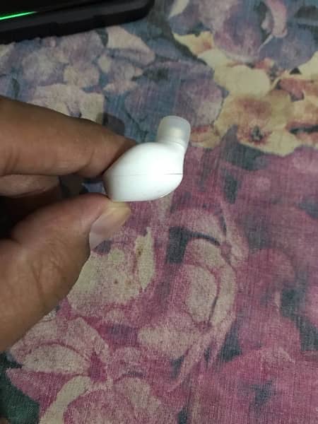 Infinix iRocker XE15 Earbud & Tecno Hi-pods H2 with Single airbud only 3