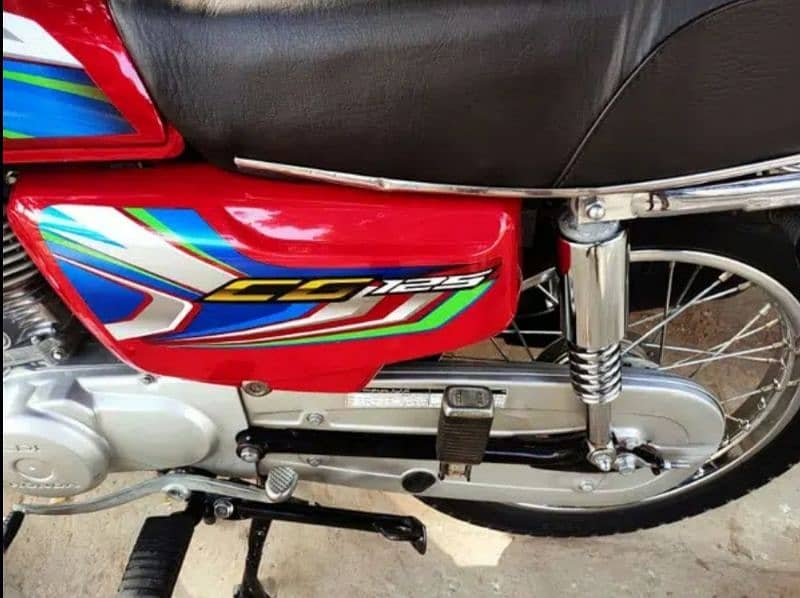 Honda 125 Model 2022 Only 4500 KM + Use 100% Totel Original  Pack Bike 6