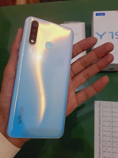 vivo Y19 3