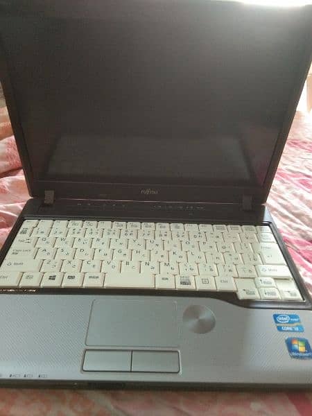 japani fujitsu labtop corei3 very good conditions and rate 1