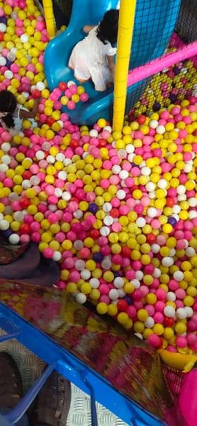 There's are collour ball