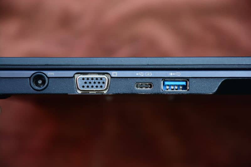 Fujitsu LifeBook U747 i5 7th gen Laptop 7