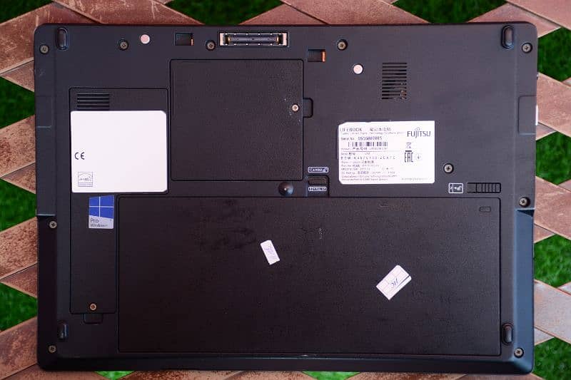 Fujitsu LifeBook U747 i5 7th gen Laptop 8