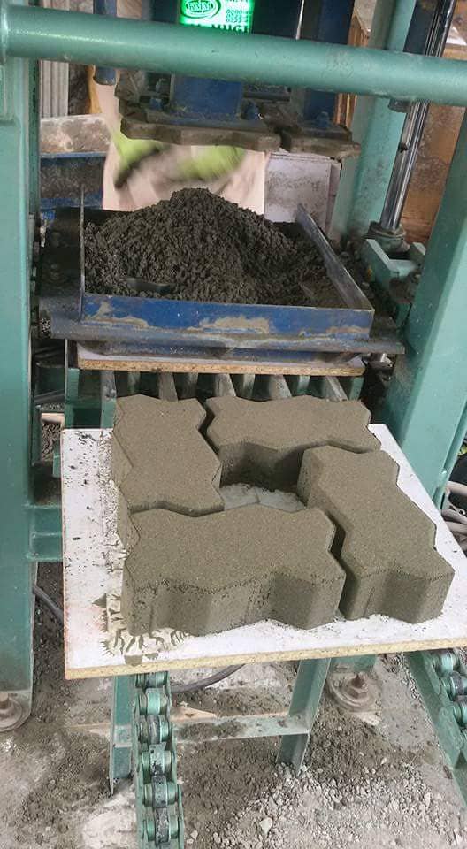 Light weight Concrete Blocks making machine manual hydraulic press 3